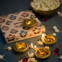 Brass Mivaan Oval Diya Gift Set